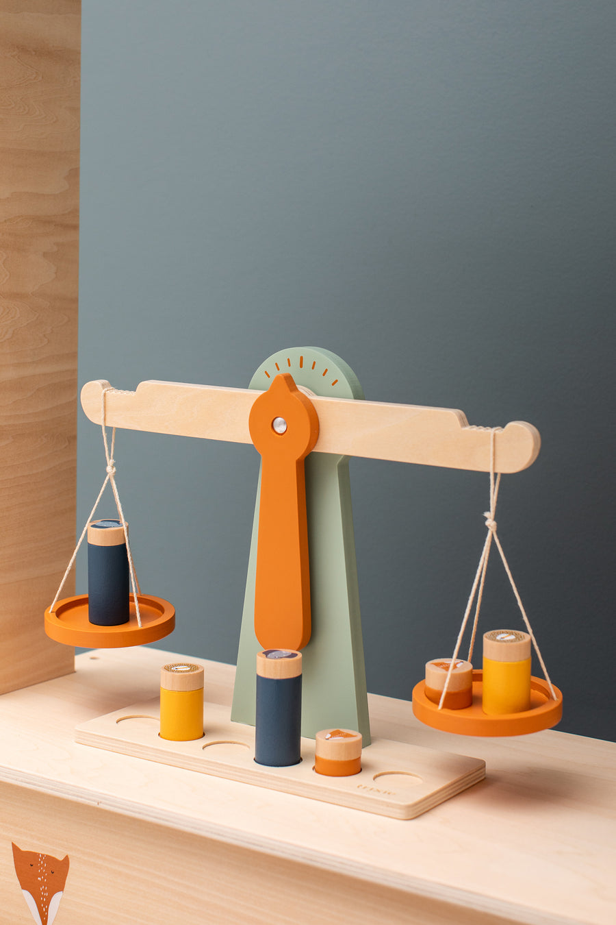 Wooden Scale with 6 Weights